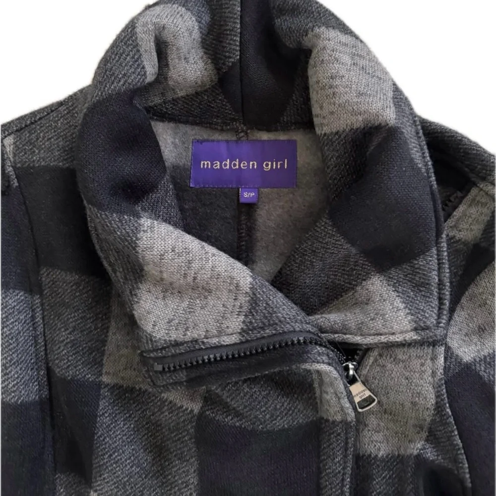 BRAND NEW Buffalo Plaid Women's Jacket with Belt - Picture 3 of 5